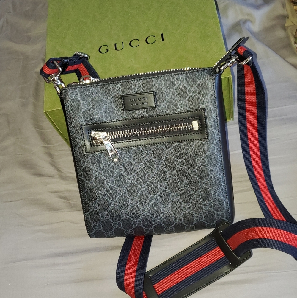 Authentic Gucci Messanger Bag /w Dust bag and Box